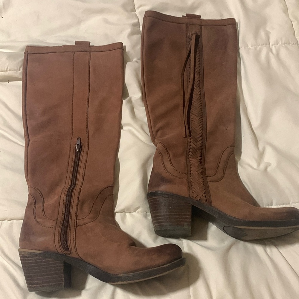 CUTE!!! Size 7 1/2 brown leather Nine West Vintage America boots with Tassels!